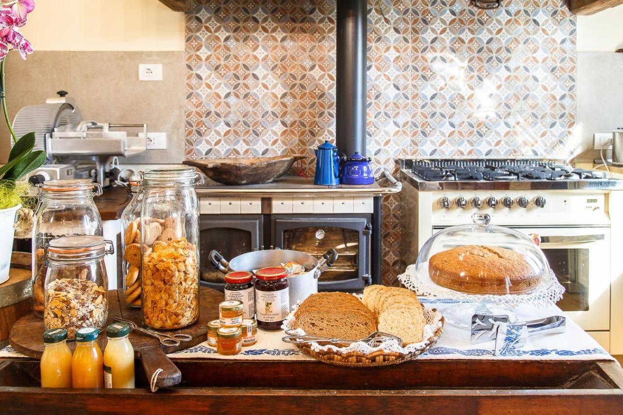산타르칸젤로 디 로마냐 Il Pettirosso B&B 외부 사진
